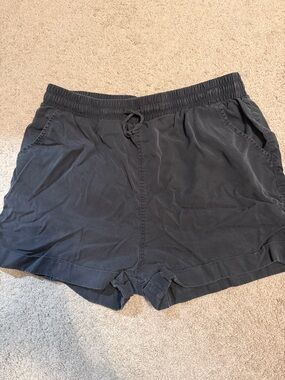 Universal Thread pull on Shorts